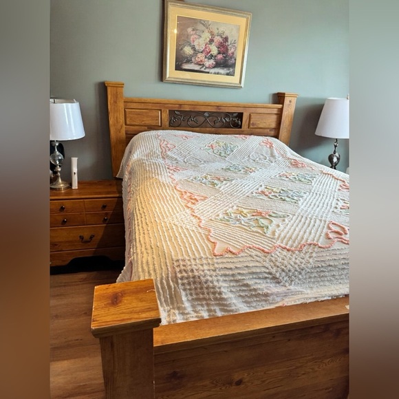 Vintage Chenille Bedspread, Queen/Full Size White Off White Pastel Floral Design - Picture 1 of 16